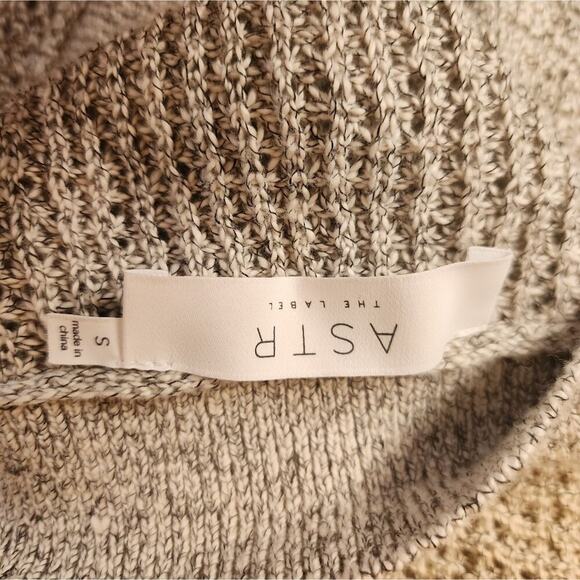 ASTR THE LABEL STEPHANIE SURPLICE SWEATER SIZE SMALL - Picture 2 of 6